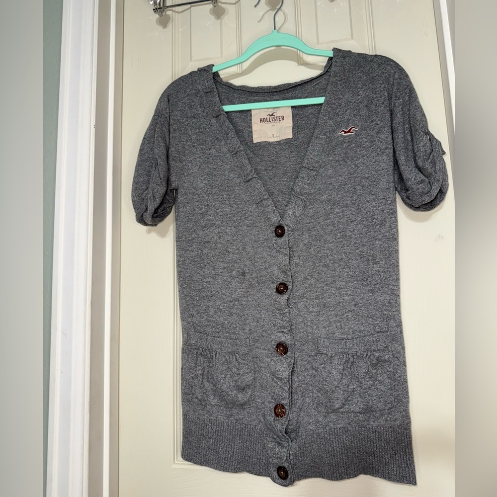 Hollister S Gray Button-Up Short Sleeve Cardigan With Pockets, Ruffles, and Logo